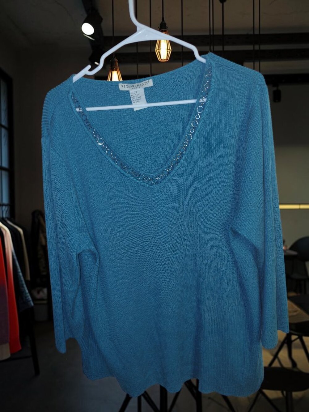 2x Sweater